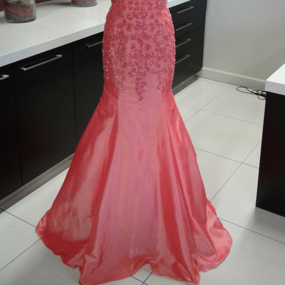 Vienna Prom 9906 Coral Trumpet mermaid gown - Picture 3 of 7